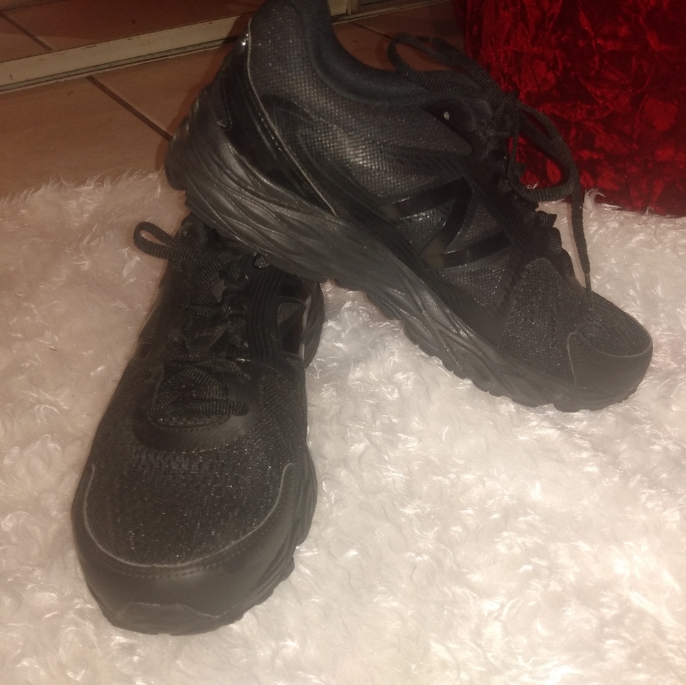 New Balance Like New Black Sneakers